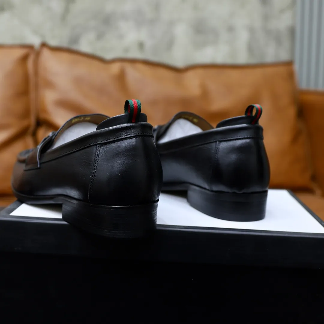 Men's shoes: 250🙅‍♂️🙅‍♂️🙅‍♂️Niuli Brand: GUCCI Size: 38-44 (45 can be customized) Level: Counter classic Material: Original soft cowhide upper Comfortable cowhide lining Original lightweight outsole Style category: Business casual footwear Driving leather shoes Color: Actual picture color